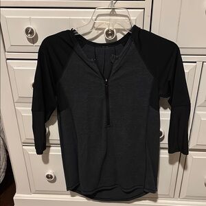 Lululemon Black Long Sleeve Tee, great condition!